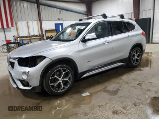 2018 BMW X1 xDrive28i z VIN WBXHT3C30J5K31389, wystawiony jako Copart lot #53719505 z przebiegiem 72 378 mil mil oraz Szkoda całkowita • Salvage title. Historia ofert i sprzedaży dostępna na DreamBid. Obrazek 1.