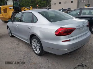 2019 Volkswagen Passat Wolfsburg Edition z VIN 1VWLA7A30KC002809, wystawiony jako IAAI lot #42341311 z przebiegiem 31 181 mil mil oraz . Historia ofert i sprzedaży dostępna na DreamBid. Obrazek 15.