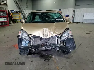 2013 Toyota Sienna XLE z VIN 5TDDK3DCXDS054751, wystawiony jako Copart lot #54004715 z przebiegiem 72 627 mil mil oraz Szkoda całkowita • Salvage title. Historia ofert i sprzedaży dostępna na DreamBid. Obrazek 14.
