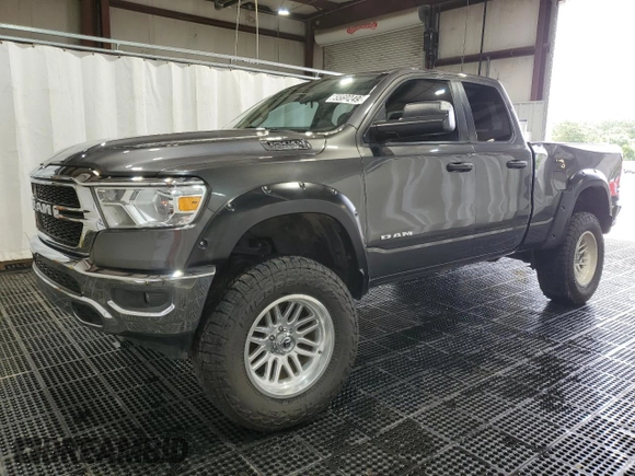 2019 Ram 1500 Tradesman z VIN 1C6RRECTXKN667039, wystawiony jako Copart lot #55602495 z przebiegiem 101 702 mil mil oraz Szkoda całkowita • Salvage title. Historia ofert i sprzedaży dostępna na DreamBid. Obrazek 1.