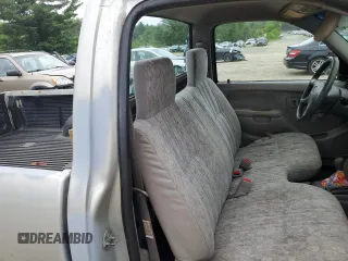 2001 Toyota Tacoma z VIN 5TEPM62N71Z875981, wystawiony jako Copart lot #61310975 z przebiegiem 256 779 mil mil oraz Czysty tytuł • Clean title. Historia ofert i sprzedaży dostępna na DreamBid. Obrazek 10.
