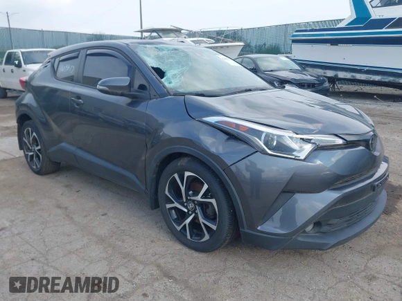 2018 Toyota C-HR XLE z VIN NMTKHMBX3JR009064, wystawiony jako IAAI lot #42095817 z przebiegiem 105 467 mil mil oraz . Historia ofert i sprzedaży dostępna na DreamBid. Obrazek 1.