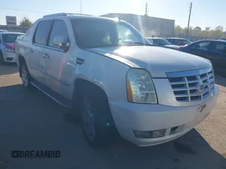 2007 Cadillac Escalade EXT with VIN 3GYFK62897G227813, listed as a IAAI auction lot 41072956 with 146,505 mi miles. Bid and sale history available at carsss.com. Image 1.
