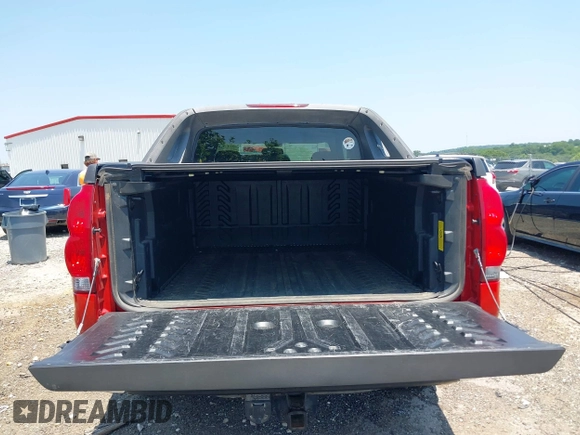2005 Chevrolet Avalanche LT with VIN 3GNEC12Z35G179854, listed as a IAAI auction lot 42443728 with 263,042 mi miles and . Bid and sale history available at DreamBid. Image 17.