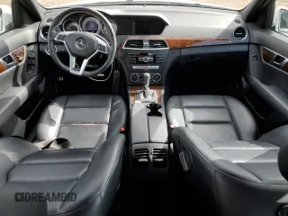 2013 Mercedes-Benz C 250 Sport с VIN WDDGF4HB7DA741925, выставлен на аукционе Copart как лот 51016215 с пробегом 104 059 миль миль и Списание • Salvage title. История ставок и продаж доступна на DreamBid. Изображение 8.