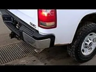 2011 GMC Sierra 2500HD Work Truck z VIN 1GT22ZCGXBZ435266, wystawiony jako IAAI lot #42532692 z przebiegiem 222 069 mil mil oraz . Historia ofert i sprzedaży dostępna na DreamBid. Obrazek 50.