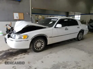 2002 Lincoln Town Car Executive z VIN 1LNHM81W92Y635551, wystawiony jako Copart lot #47803525 z przebiegiem Nie podano mil oraz Szkoda całkowita • Salvage title. Historia ofert i sprzedaży dostępna na DreamBid. Obrazek 1.
