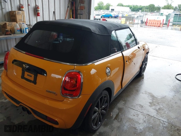 2017 MINI Convertible Cooper S z VIN WMWWG9C31H3C81428, wystawiony jako IAAI lot #42192920 z przebiegiem 75 861 mil mil oraz . Historia ofert i sprzedaży dostępna na DreamBid. Obrazek 4.
