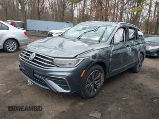 2024 Volkswagen Tiguan Wolfsburg Edition z VIN 3VV5B7AX4RM230768, wystawiony jako IAAI lot #41633709 z przebiegiem 107 mil mil oraz . Historia ofert i sprzedaży dostępna na DreamBid. Obrazek 6.