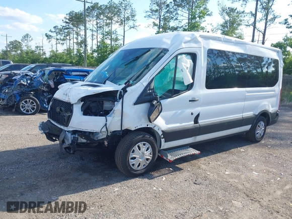 2024 Ford Transit Passenger XL z VIN 1FDAX2C89RKA86208, wystawiony jako IAAI lot #42260251 z przebiegiem 2 635 mil mil oraz . Historia ofert i sprzedaży dostępna na DreamBid. Obrazek 2.