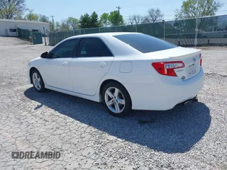 2013 Toyota Camry L with VIN 4T1BF1FK8DU218865, listed as a IAAI auction lot 41983521 with 139,533 mi miles. Bid and sale history available at carsss.com. Image 3.