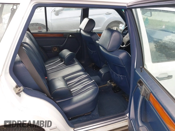 1992 Mercedes-Benz 300 with VIN WDBEA90E1NF206532, listed as a IAAI auction lot 42148991 with 248,072 mi miles and . Bid and sale history available at DreamBid. Image 8.