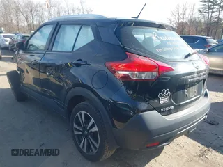 2019 Nissan Kicks SR z VIN 3N1CP5CU4KL491184, wystawiony jako IAAI lot #41260915 z przebiegiem 79 554 mil mil oraz . Historia ofert i sprzedaży dostępna na DreamBid. Obrazek 3.