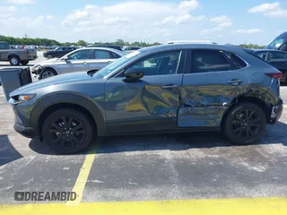 2024 Mazda CX-30 S Carbon Edition z VIN 3MVDMBCM0RM661018, wystawiony jako IAAI lot #42326256 z przebiegiem 22 169 mil mil oraz . Historia ofert i sprzedaży dostępna na DreamBid. Obrazek 14.