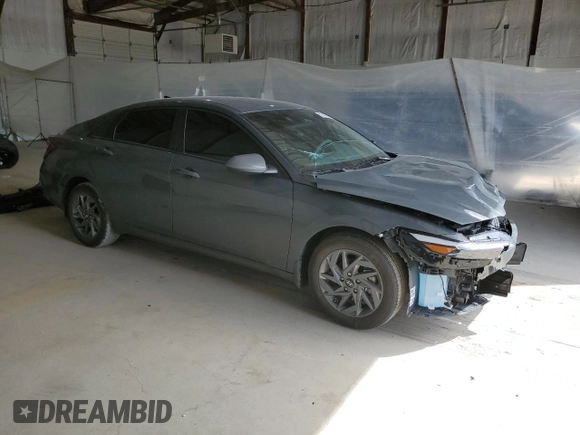 2024 Hyundai Elantra SEL z VIN KMHLM4DG4RU818817, wystawiony jako Copart lot #51142255 z przebiegiem 10 725 mil mil oraz Szkoda całkowita • Salvage title. Historia ofert i sprzedaży dostępna na DreamBid. Obrazek 4.