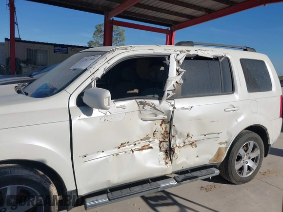 2015 Honda Pilot Touring with VIN 5FNYF3H98FB017564, listed as a IAAI auction lot 41587390 with 162,676 mi miles. Bid and sale history available at carsss.com. Image 6.