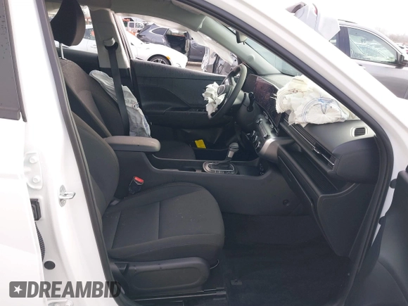 2025 Hyundai Kona SE with VIN KM8HACAB8SU216185, listed as a IAAI auction lot 41331541 with 4,930 mi miles. Bid and sale history available at carsss.com. Image 5.