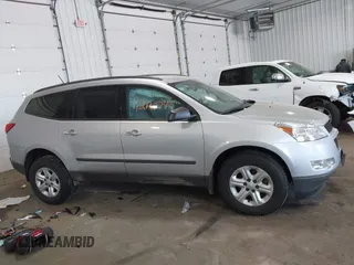 2012 Chevrolet Traverse LS z VIN 1GNKREED9CJ355181, wystawiony jako IAAI lot #42190745 z przebiegiem 94 177 mil mil oraz . Historia ofert i sprzedaży dostępna na DreamBid. Obrazek 13.