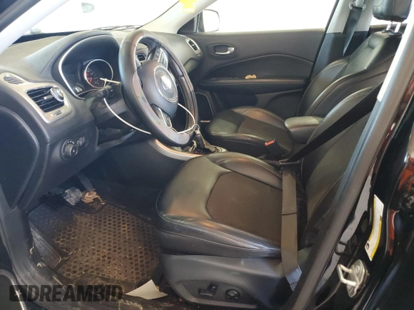 2018 Jeep Compass Latitude z VIN 3C4NJDBB2JT232824, wystawiony jako Copart lot #58095455 z przebiegiem 61 917 mil mil oraz Szkoda całkowita • Salvage title. Historia ofert i sprzedaży dostępna na DreamBid. Obrazek 7.