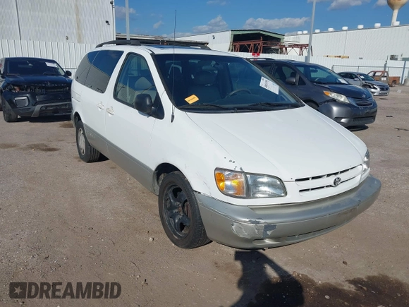 1999 Toyota Sienna LE with VIN 4T3ZF13C1XU152733, listed as a IAAI auction lot 40819395 with 184,540 mi miles. Bid and sale history available at carsss.com. Image 1.