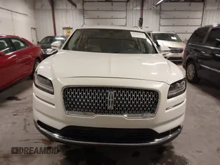 2023 Lincoln Nautilus Standard z VIN 2LMPJ8J94PBL04979, wystawiony jako IAAI lot #37506139 z przebiegiem 8 997 mil mil oraz . Historia ofert i sprzedaży dostępna na DreamBid. Obrazek 13.