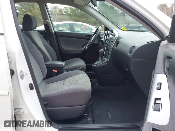 2006 Toyota Matrix STD with VIN 2T1KR32E56C562970, listed as a IAAI auction lot 42055145 with 191,458 mi miles. Bid and sale history available at carsss.com. Image 5.
