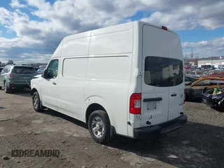 2021 Nissan NV Cargo SV z VIN 1N6BF0LY1MN806850, wystawiony jako IAAI lot #41500860 z przebiegiem 94 928 mil mil oraz . Historia ofert i sprzedaży dostępna na DreamBid. Obrazek 3.