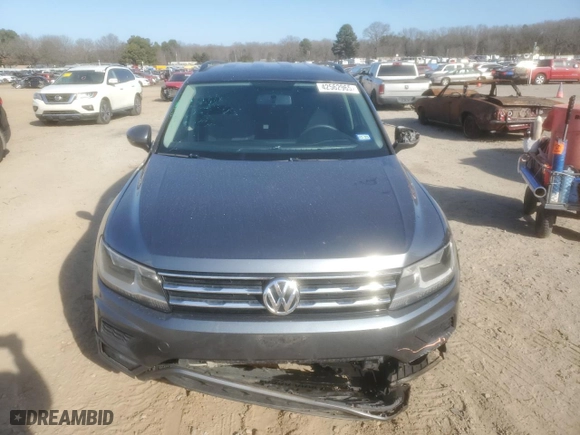 2018 Volkswagen Tiguan S with VIN 3VV1B7AX3JM009567, listed as a Copart auction lot 42562965 with 134,016 mi miles and Salvage Title. Bid and sale history available at carsss.com. Image 5.