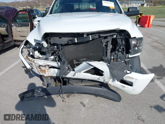 2018 Ram 2500 Big Horn z VIN 3C6UR5ML1JG177542, wystawiony jako IAAI lot #41850767 z przebiegiem 81 253 mil mil oraz . Historia ofert i sprzedaży dostępna na DreamBid. Obrazek 6.