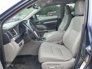 2018 Toyota Highlander SE with VIN 5TDJZRFH9JS858688, listed as a Copart auction lot 55343275 with 103,287 mi miles and Salvage title. Bid and sale history available at DreamBid. Image 7.