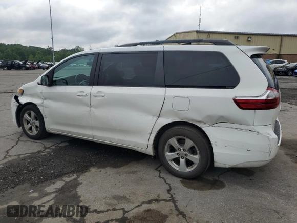 2015 Toyota Sienna LE AAS z VIN 5TDKK3DCXFS590626, wystawiony jako Copart lot #63081115 z przebiegiem 144 933 mil mil oraz Szkoda całkowita • Salvage title. Historia ofert i sprzedaży dostępna na DreamBid. Obrazek 2.