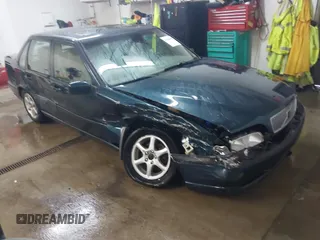 1998 Volvo S70 z VIN YV1LS5676W2520364, wystawiony jako IAAI lot #41586079 z przebiegiem 108 351 mil mil oraz . Historia ofert i sprzedaży dostępna na DreamBid. Obrazek 1.