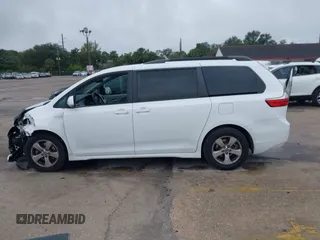 2020 Toyota Sienna LE Auto Access Seat with VIN 5TDKZ3DC5LS068784, listed as a IAAI auction lot 41207987 with 94,118 mi miles. Bid and sale history available at carsss.com. Image 14.