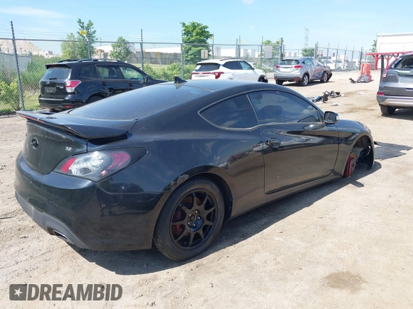 2010 Hyundai Genesis Coupe Grand Touring z VIN KMHHU6KH0AU013012, wystawiony jako IAAI lot #42587522 z przebiegiem 141 691 mil mil oraz . Historia ofert i sprzedaży dostępna na DreamBid. Obrazek 4.