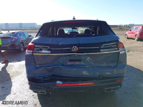 2024 Volkswagen Atlas Cross Sport 2.0T SEL Premium R-Line with VIN 1V2FE2CA9RC223529, listed as a IAAI auction lot 41188547 with 24,711 mi miles. Bid and sale history available at carsss.com. Image 6.