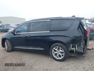 2018 Chrysler Pacifica Touring L Plus z VIN 2C4RC1EG7JR158093, wystawiony jako IAAI lot #41790088 z przebiegiem 116 772 mil mil oraz . Historia ofert i sprzedaży dostępna na DreamBid. Obrazek 15.