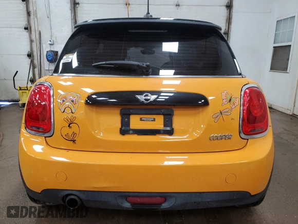 2017 MINI Hardtop Cooper с VIN WMWXP5C38H3C64588, выставлен на аукционе Copart как лот 56905495 с пробегом 49 401 миль миль и Чистый • Clean title. История ставок и продаж доступна на DreamBid. Изображение 6.