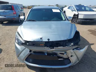 2017 Toyota Yaris z VIN 3MYDLBYVXHY189084, wystawiony jako IAAI lot #42194193 z przebiegiem 90 320 mil mil oraz . Historia ofert i sprzedaży dostępna na DreamBid. Obrazek 12.