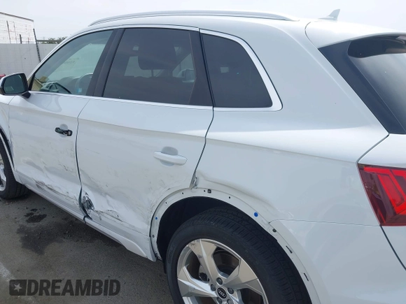 2021 Audi Q5 Premium Plus with VIN WA1BAAFY0M2069879, listed as a IAAI auction lot 42009952 with 44,686 mi miles. Bid and sale history available at carsss.com. Image 17.