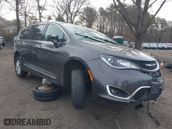2018 Chrysler Pacifica Touring L Plus z VIN 2C4RC1EG9JR234929, wystawiony jako IAAI lot #41889519 z przebiegiem 87 924 mil mil oraz . Historia ofert i sprzedaży dostępna na DreamBid. Obrazek 1.