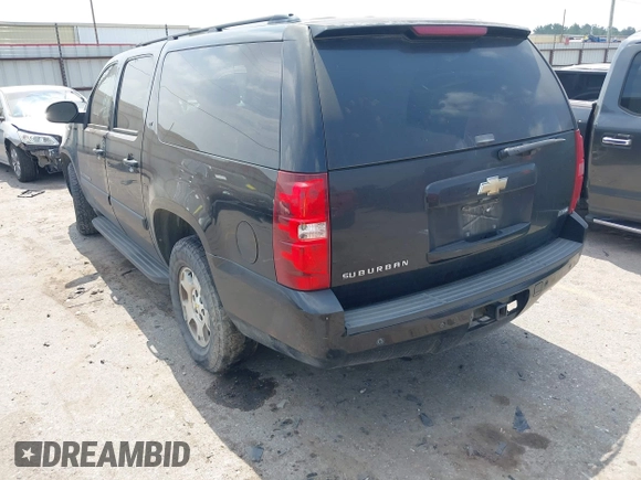 2008 Chevrolet Suburban 3LT z VIN 3GNFC16018G108883, wystawiony jako IAAI lot #42271973 z przebiegiem Nie podano mil oraz . Historia ofert i sprzedaży dostępna na DreamBid. Obrazek 3.