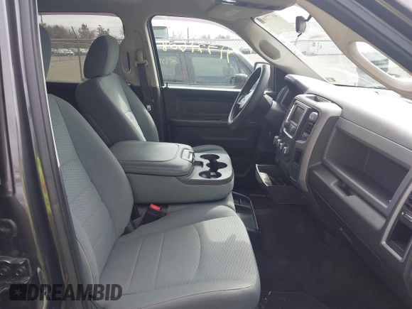 2017 Ram 1500 Express z VIN 3C6RR7KT2HG796410, wystawiony jako IAAI lot #41771608 z przebiegiem 140 662 mil mil oraz . Historia ofert i sprzedaży dostępna na DreamBid. Obrazek 5.