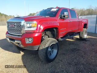 2018 GMC Sierra 2500HD Denali z VIN 1GT12UEY6JF272619, wystawiony jako IAAI lot #41743216 z przebiegiem 165 231 mil mil oraz . Historia ofert i sprzedaży dostępna na DreamBid. Obrazek 17.