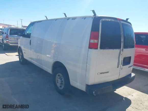 2006 Chevrolet Express Cargo Van with VIN 1GCGG25V261156957, listed as a IAAI auction lot 41736902 with 206,251 mi miles. Bid and sale history available at carsss.com. Image 3.