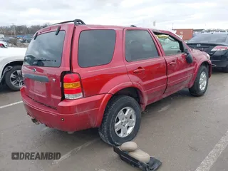 2007 Ford Escape Limited with VIN 1FMCU94147KA24935, listed as a IAAI auction lot 41374921 with 111,512 mi miles. Bid and sale history available at carsss.com. Image 4.