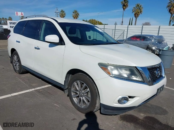 2015 Nissan Pathfinder S with VIN 5N1AR2MM3FC701136, listed as a IAAI auction lot 41630235 with 187,162 mi miles. Bid and sale history available at carsss.com. Image 1.