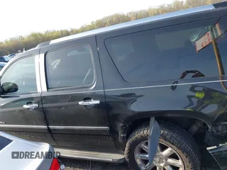 2011 GMC Yukon XL Denali with VIN 1GKS1MEF7BR271098, listed as a IAAI auction lot 42064073 with 218,601 mi miles. Bid and sale history available at carsss.com. Image 14.
