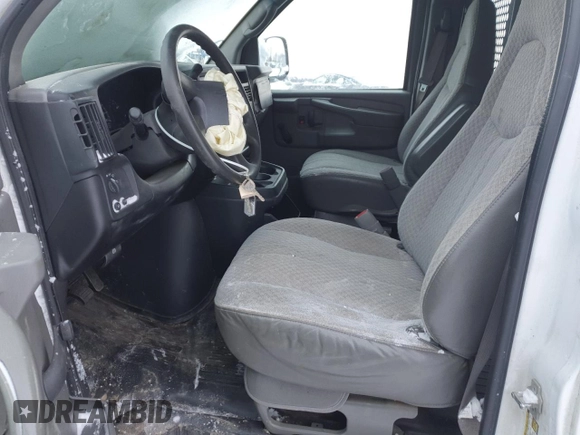 2004 Chevrolet Express Cargo z VIN 1GCFG15T541200774, wystawiony jako Copart lot #41774565 z przebiegiem Nie podano mil oraz Czysty tytuł • Clean title. Historia ofert i sprzedaży dostępna na DreamBid. Obrazek 7.