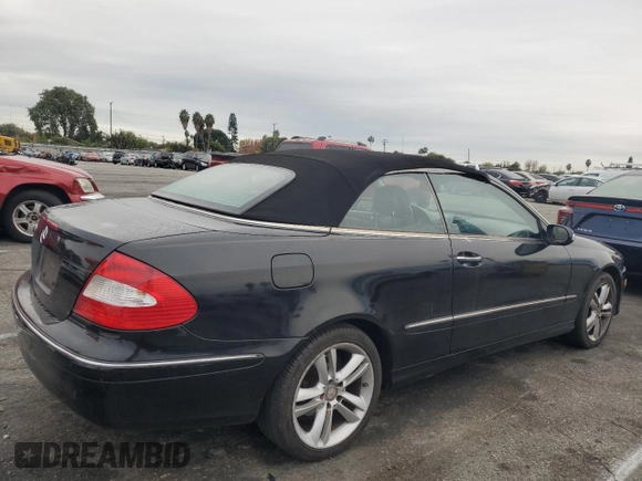 2008 Mercedes-Benz CLK 350 with VIN WDBTK56F28F250346, listed as a Copart auction lot 82059404 with 124,621 mi miles and Clean title. Bid and sale history available at DreamBid. Image 3.