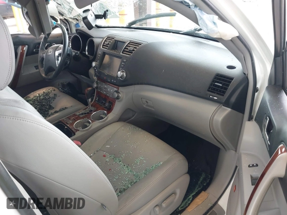 2011 Toyota Highlander Hybrid Limited with VIN JTEDC3EH5B2001611, listed as a IAAI auction lot 41851942 with 1 mi miles. Bid and sale history available at carsss.com. Image 5.